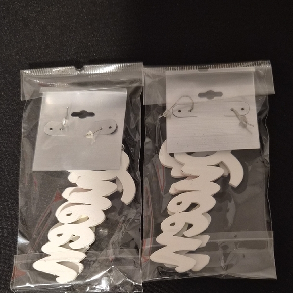 Colorful Queen Statement Earrings - Picture 3 of 3